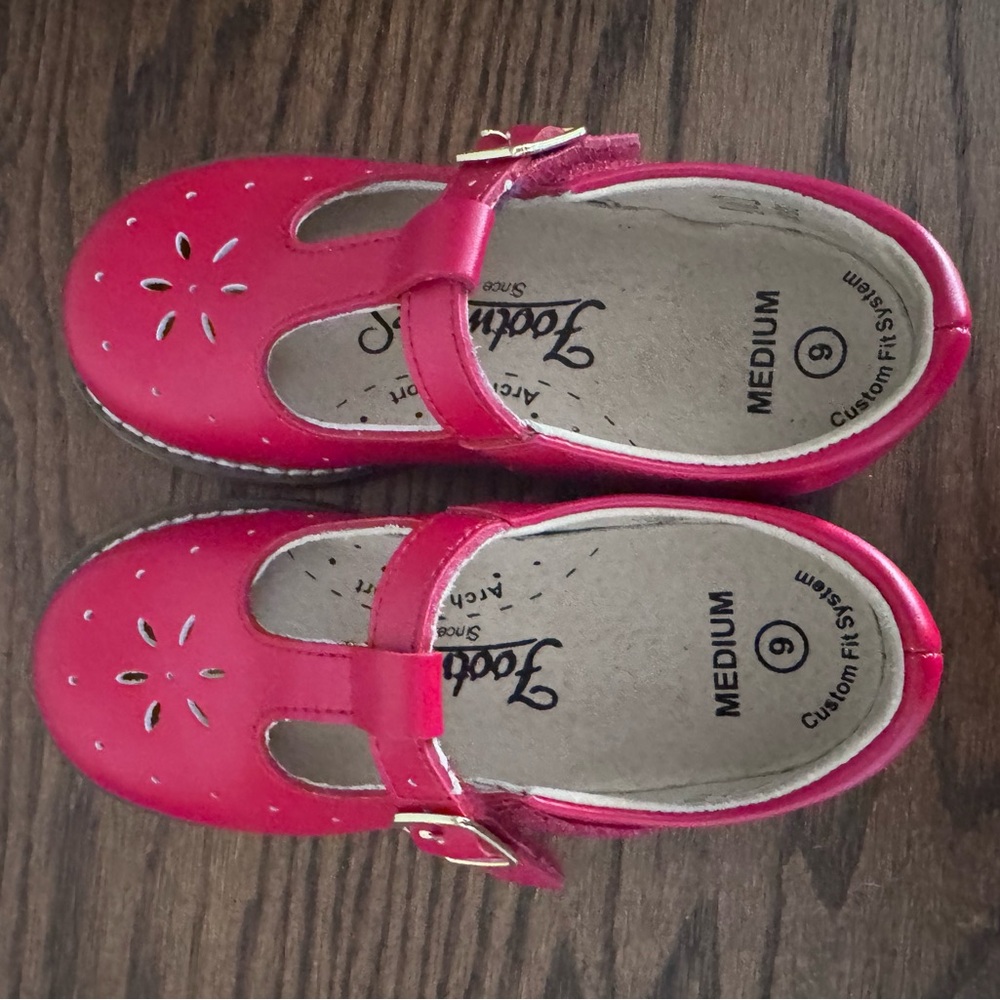 FootMates Red Dress Shoes with Elegant Floral Design